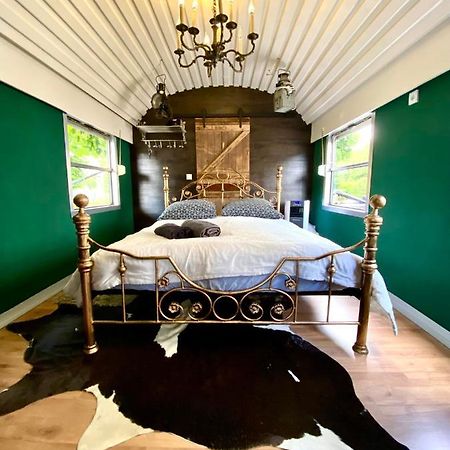 Gleis 1, Eisenbahn Waggon Mit Whirlpool Und Ofen Villa Dahlem  Buitenkant foto