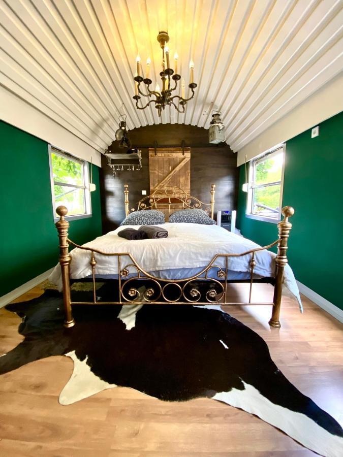 Gleis 1, Eisenbahn Waggon Mit Whirlpool Und Ofen Villa Dahlem  Buitenkant foto