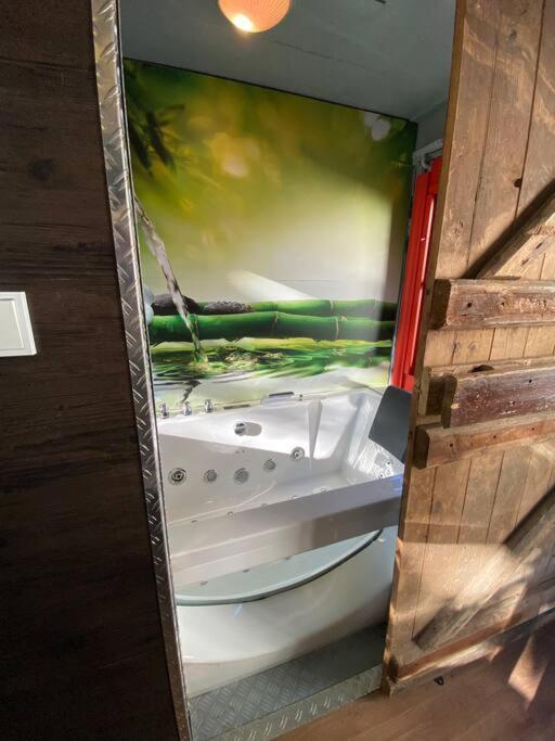 Gleis 1, Eisenbahn Waggon Mit Whirlpool Und Ofen Villa Dahlem  Buitenkant foto