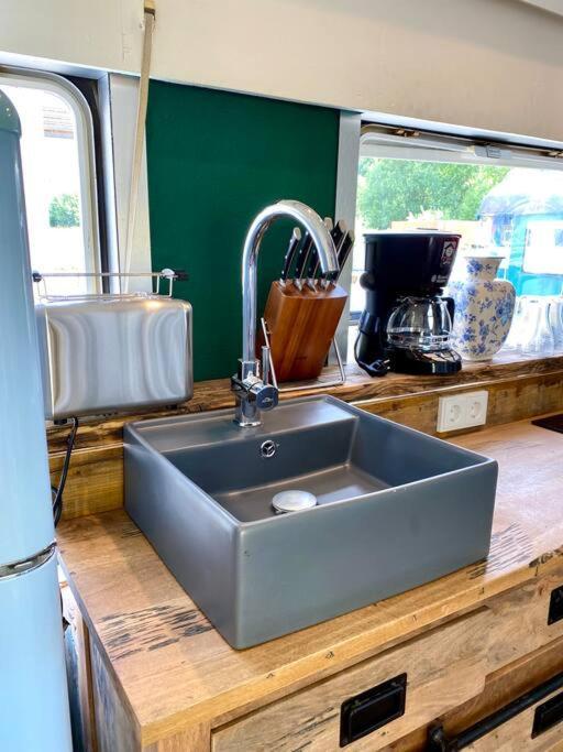 Gleis 1, Eisenbahn Waggon Mit Whirlpool Und Ofen Villa Dahlem  Buitenkant foto